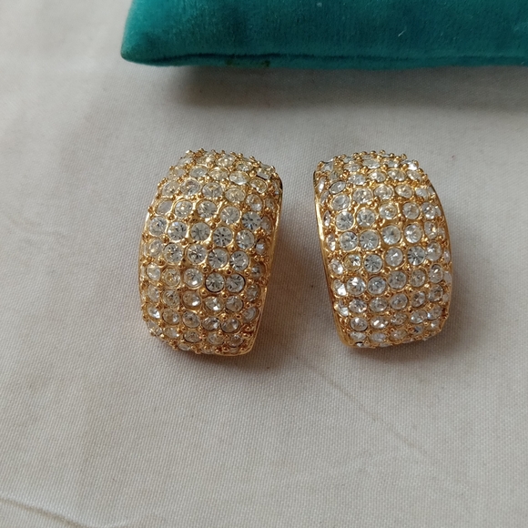 GORGEOUS ROMAN HALF HOOP CURVED RHINESTONE Pave Clip On Gold Earrings - Picture 4 of 6